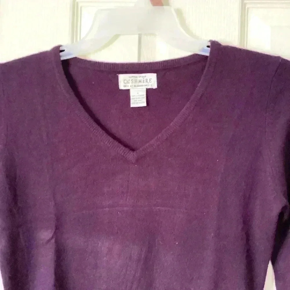 Sutton Studio Only At Bloomingdale’s purple Cashmere V NeckSweater Size Small - Picture 2 of 4
